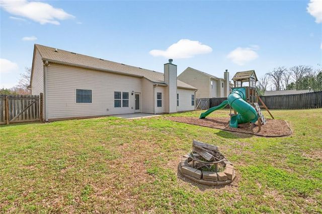 1412 Silvergate Way, Winder, GA 30680