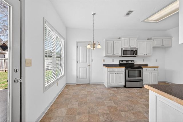 1412 Silvergate Way, Winder, GA 30680