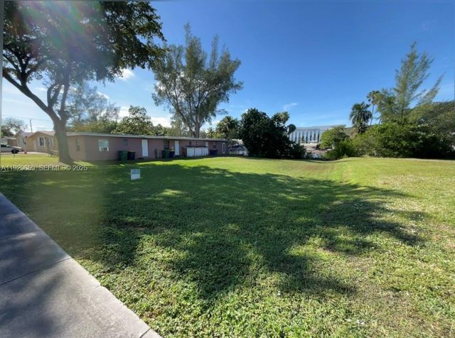 157 NW 14th Way, Dania Beach, FL 33004