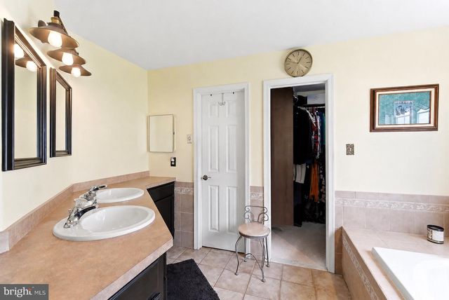 181 GLENWOOD AVE, Burlington, NJ 08016