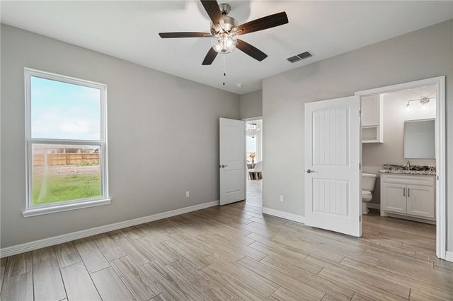 725 Mama Fefi Dr, Corpus Christi, TX 78414
