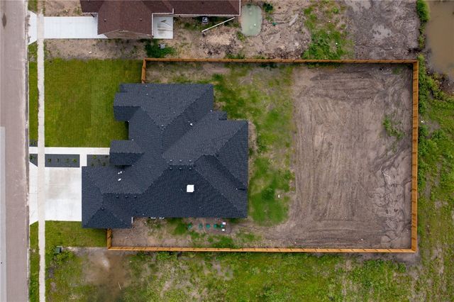 725 Mama Fefi Dr, Corpus Christi, TX 78414