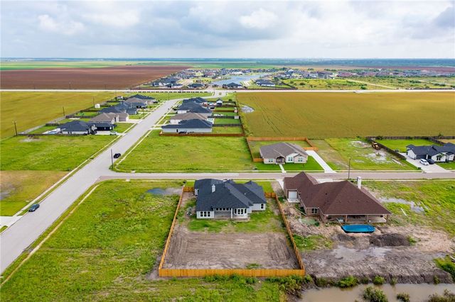 725 Mama Fefi Dr, Corpus Christi, TX 78414