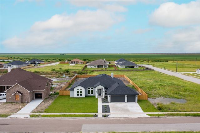 725 Mama Fefi Dr, Corpus Christi, TX 78414