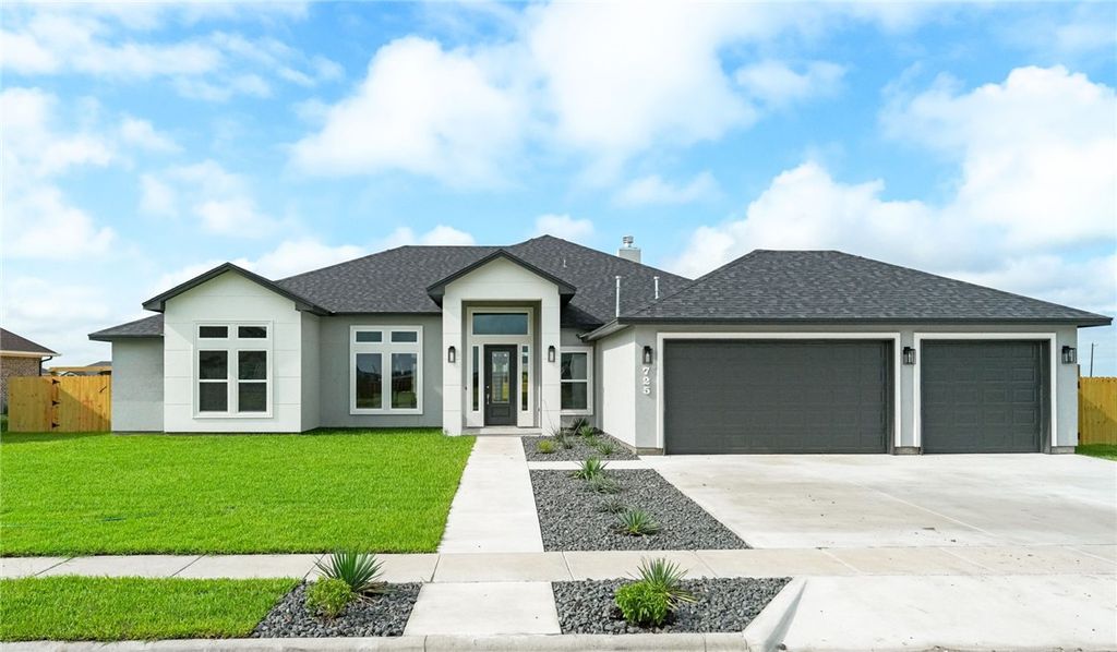 725 Mama Fefi Dr, Corpus Christi, TX 78414