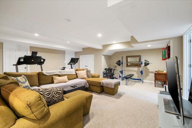 144 Cranberry Court, Melville, NY 11747