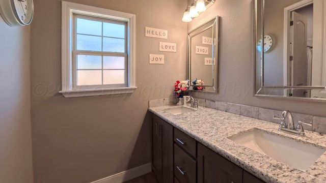 77 Canyon E Parkway, Canyon, TX 79015