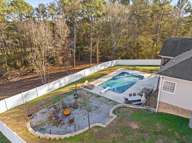 1733 Quinton Road, Rocky Face, GA 30740