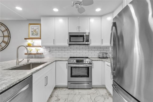 24 Plantation Drive 205, Vero Beach, FL 32966