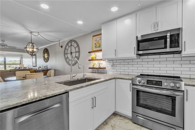 24 Plantation Drive 205, Vero Beach, FL 32966