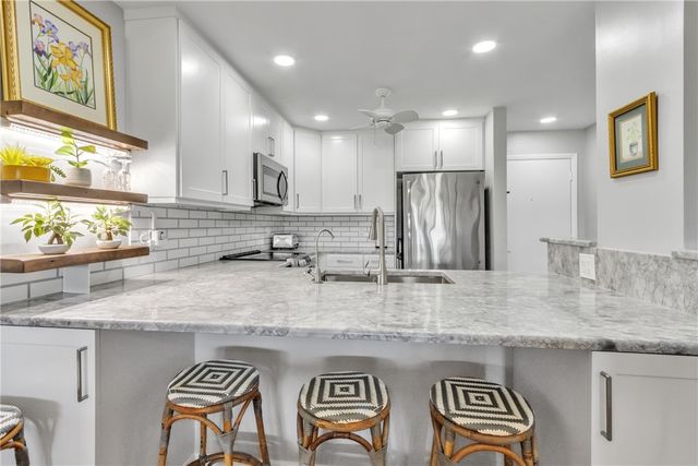 24 Plantation Drive 205, Vero Beach, FL 32966