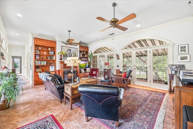 50 Brookmeadow DR, Wimberley, TX 78676