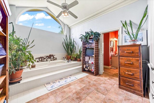 50 Brookmeadow DR, Wimberley, TX 78676