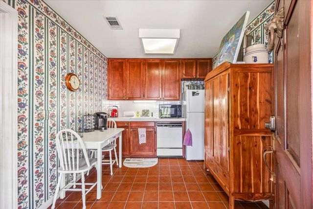 50 Brookmeadow DR, Wimberley, TX 78676