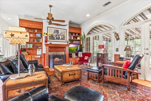 50 Brookmeadow DR, Wimberley, TX 78676