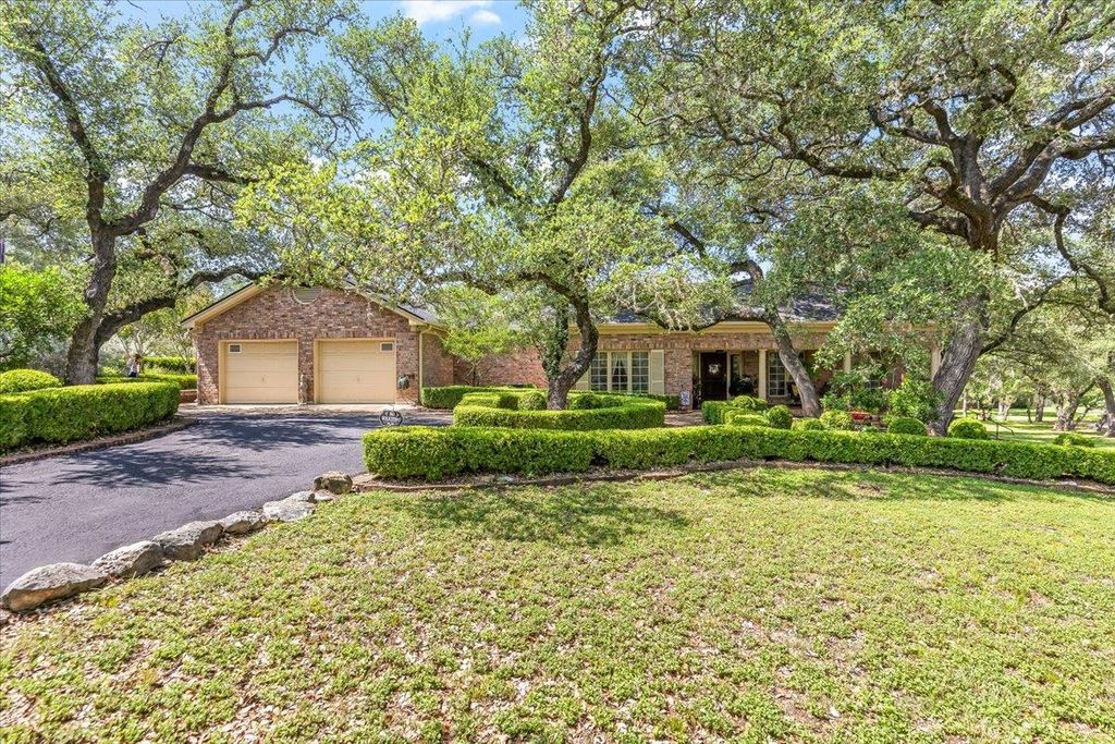 50 Brookmeadow DR, Wimberley, TX 78676