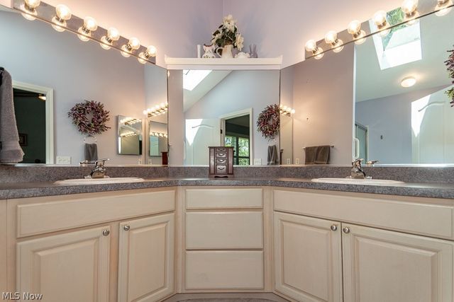 118 Kensington Court, Aurora, OH 44202