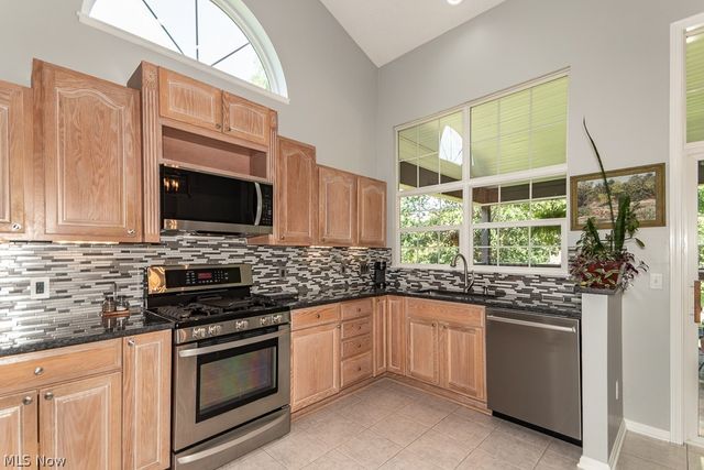 118 Kensington Court, Aurora, OH 44202