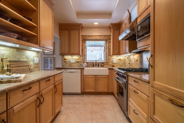 44841 San Jacinto Avenue, Palm Desert, CA 92260