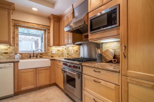 44841 San Jacinto Avenue, Palm Desert, CA 92260