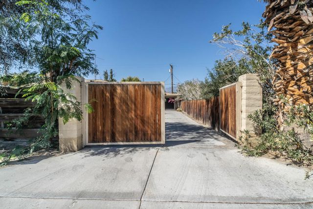 44841 San Jacinto Avenue, Palm Desert, CA 92260