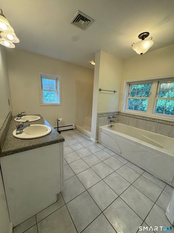 52 Middle Road, Preston, CT 06365