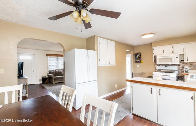 5245 Julia Rd, Louisville, KY 40258