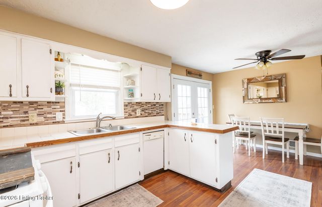 5245 Julia Rd, Louisville, KY 40258