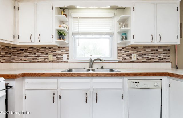 5245 Julia Rd, Louisville, KY 40258