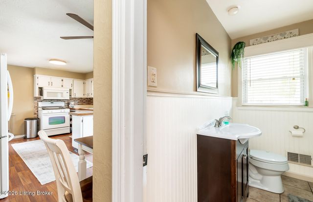 5245 Julia Rd, Louisville, KY 40258