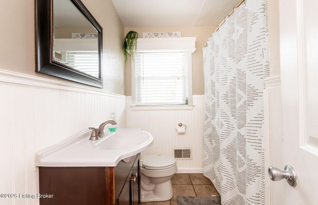 5245 Julia Rd, Louisville, KY 40258