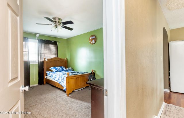 5245 Julia Rd, Louisville, KY 40258