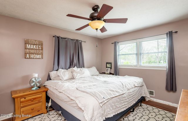 5245 Julia Rd, Louisville, KY 40258