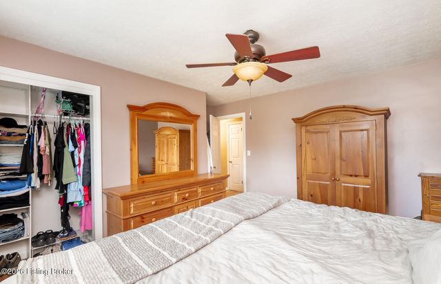 5245 Julia Rd, Louisville, KY 40258