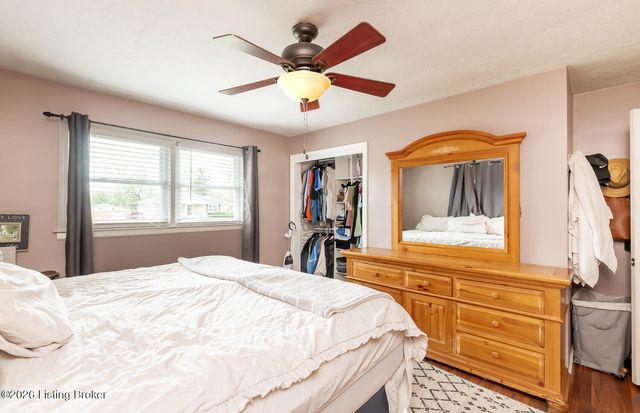 5245 Julia Rd, Louisville, KY 40258