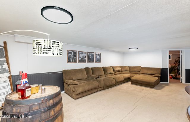 5245 Julia Rd, Louisville, KY 40258