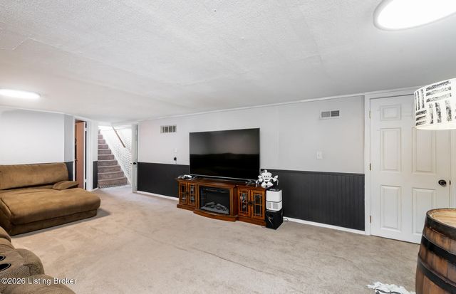 5245 Julia Rd, Louisville, KY 40258