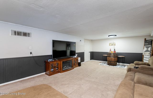 5245 Julia Rd, Louisville, KY 40258