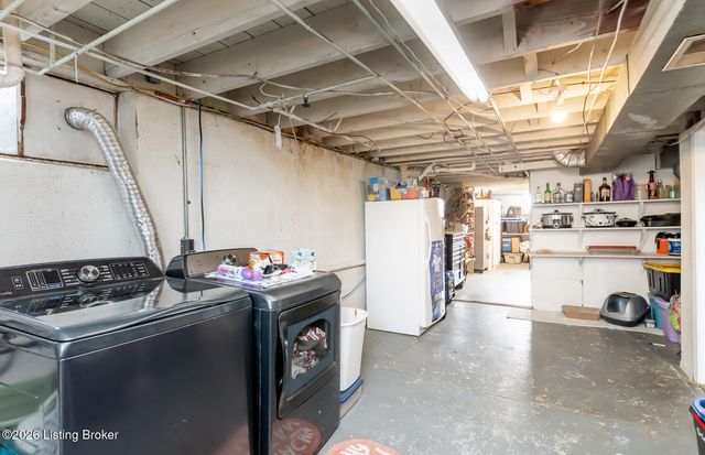 5245 Julia Rd, Louisville, KY 40258