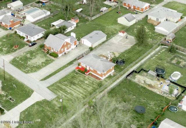 5245 Julia Rd, Louisville, KY 40258