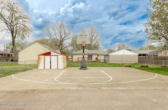 5245 Julia Rd, Louisville, KY 40258