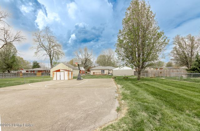 5245 Julia Rd, Louisville, KY 40258