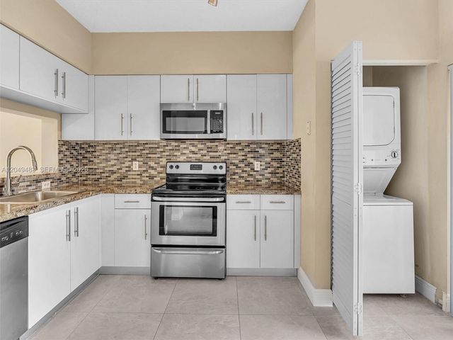 60 Key West Ct 60, Weston, FL 33326
