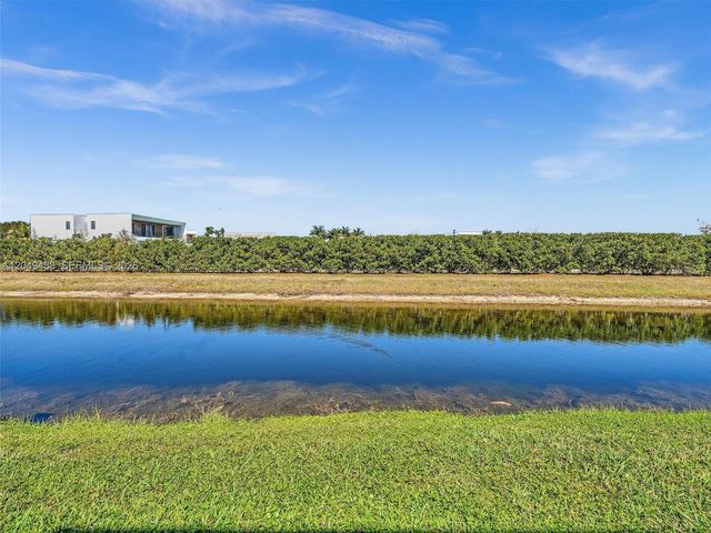 60 Key West Ct 60, Weston, FL 33326