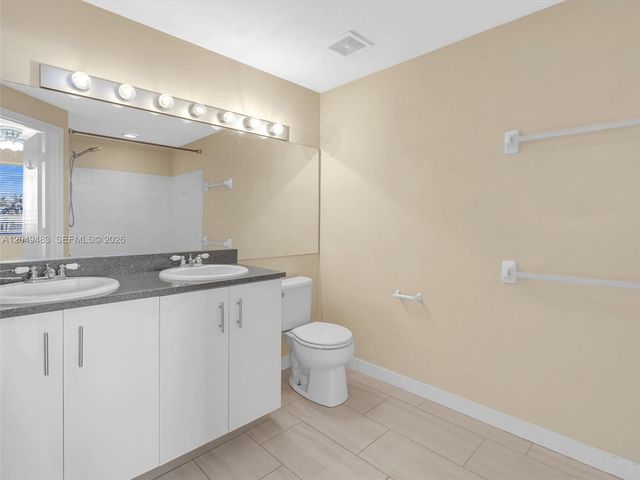 60 Key West Ct 60, Weston, FL 33326