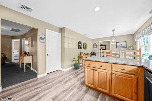 9 Chanwood Dr, Hampton Twp., NJ 07860