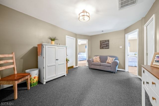 9 Chanwood Dr, Hampton Twp., NJ 07860