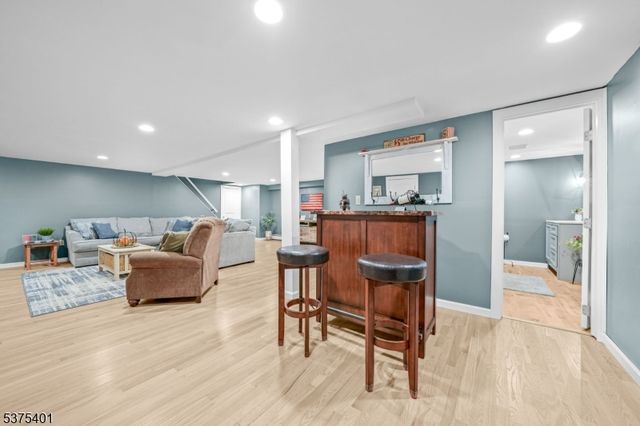9 Chanwood Dr, Hampton Twp., NJ 07860