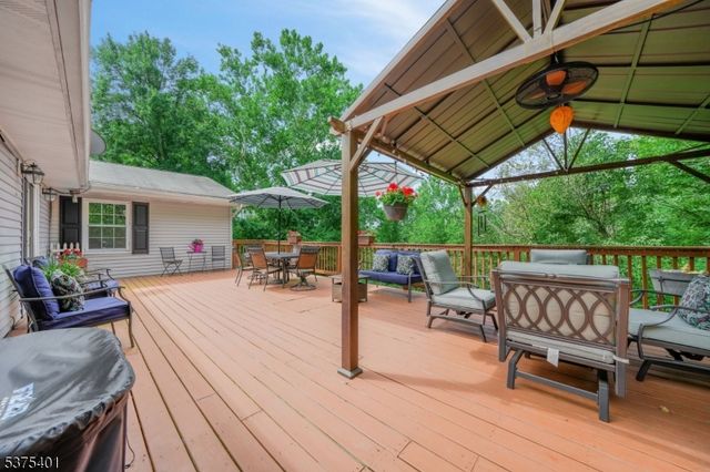 9 Chanwood Dr, Hampton Twp., NJ 07860