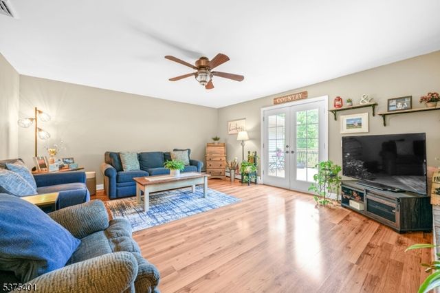 9 Chanwood Dr, Hampton Twp., NJ 07860